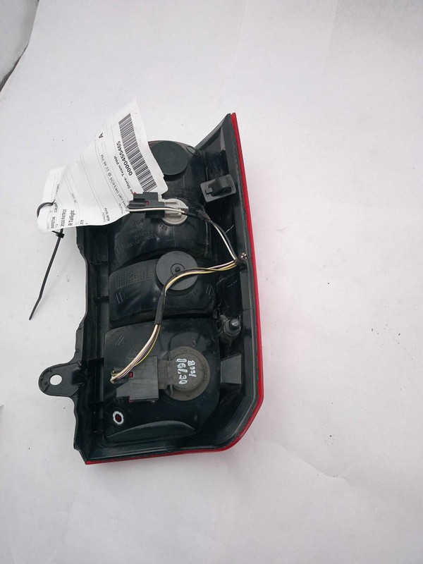 2016 Jeep Patriot Right Tail Light Assembly White OEM 184569 60000 Miles