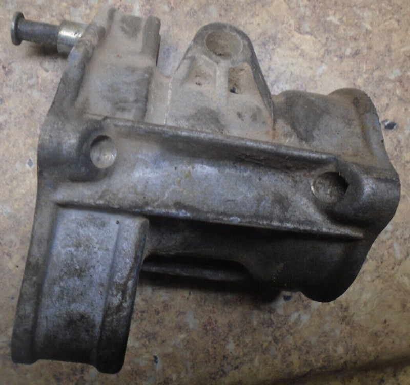 1982 Honda ATC 110 3 Wheeler Rear Back Axle Housing Mount Carrier 1981 1980