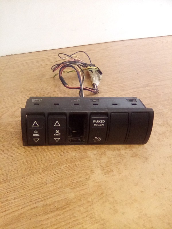 International LT 4057689C1 Multiplexed Switch Panel