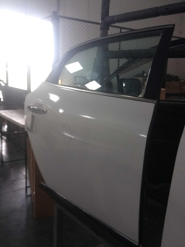 2015 Hyundai Equus Rear Right Door White OEM 28587 82K Mileage
