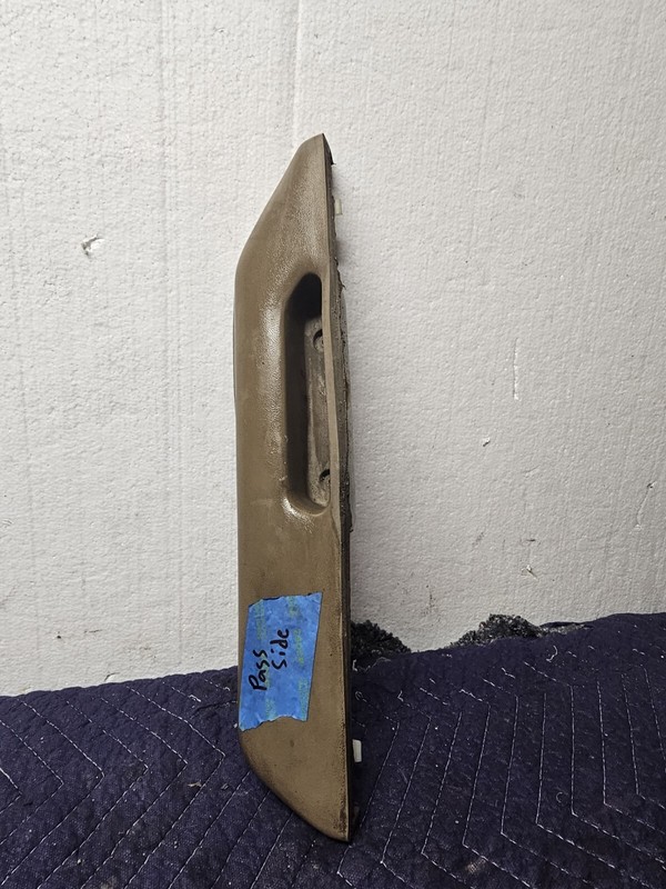 GMC C6500 DOORFRONT Passenger Armrest 1998 Right