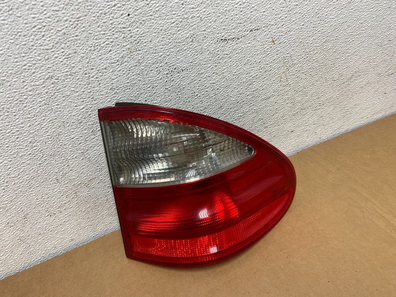 2000-2003 Wagon Mercedes-Benz W210 E-Class Right Passenger Tail Light AD2546 DG