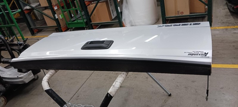 14-'16 GMC SIERRA 1500 tailgate w/assist w/camera Switchblade Silver Grade A