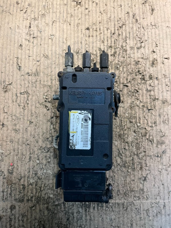 2004 2007 Ford E250 E350 Econoline Anti-Lock ABS Antilock Brake Pump V6438 DG