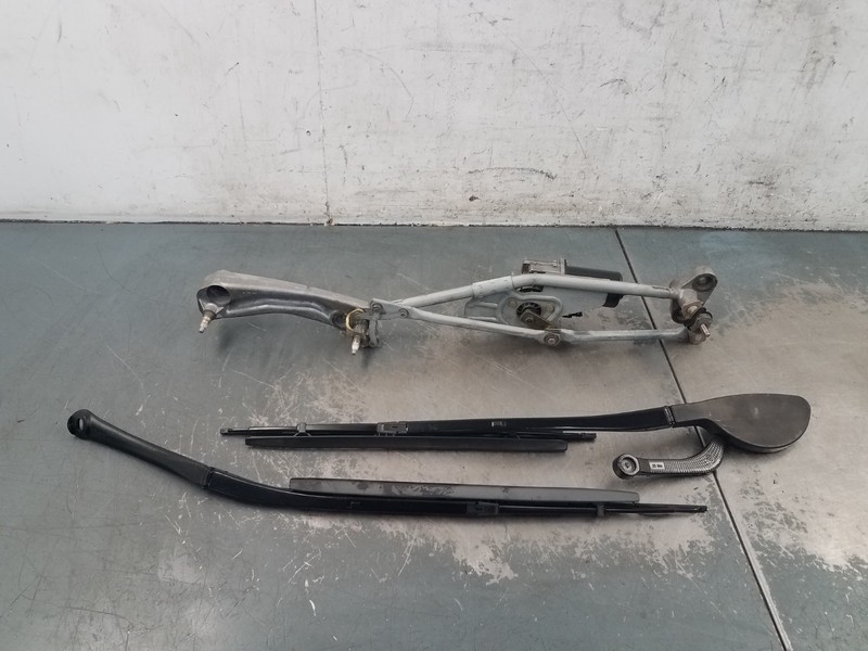 2002 BMW M5 E39 Windshield Wiper Motor / Arms #0823 i7