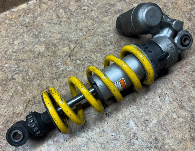 2002 Yamaha YZFR6 YZFR6L YZF R6 YZFR600 Rear Center Uni-Shock Suspension 02 D6