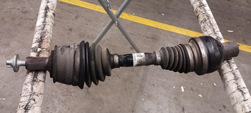 18-'19 INFINITI QX30 Right passenger Axle Shaft FWD 84k miles OEM 1 Year Wnty!