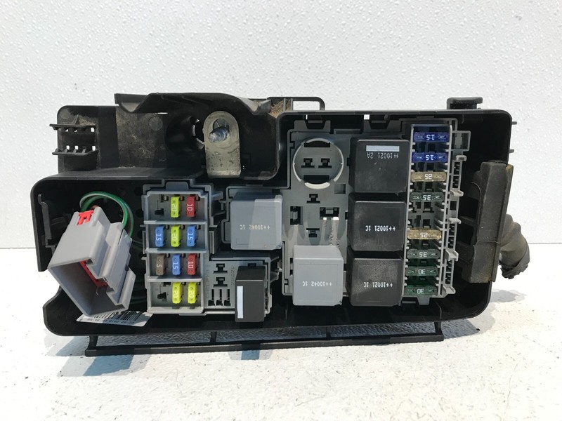 06-14 Volvo XC90 3.2L AWD Under Hood Fuse Box Relay OEM 30797010