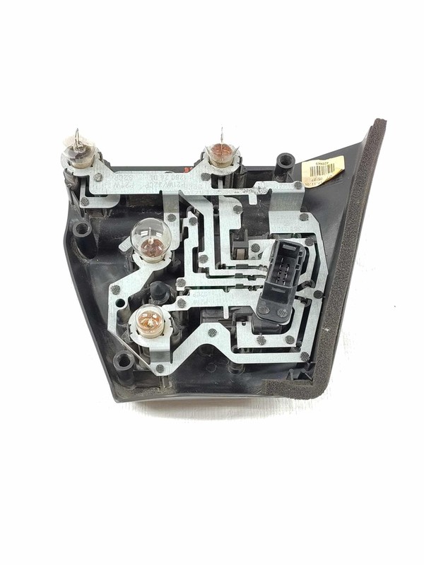 2002 BMW 325i RH Passenger Tail Light Carrier Bulb Holder Part# 63216907936