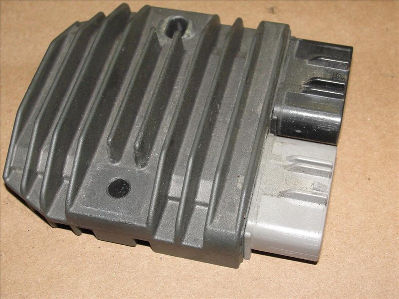 04 YAMAHA FJR 1300 VOLTAGE REGULATOR RECTIFIER FJR1300