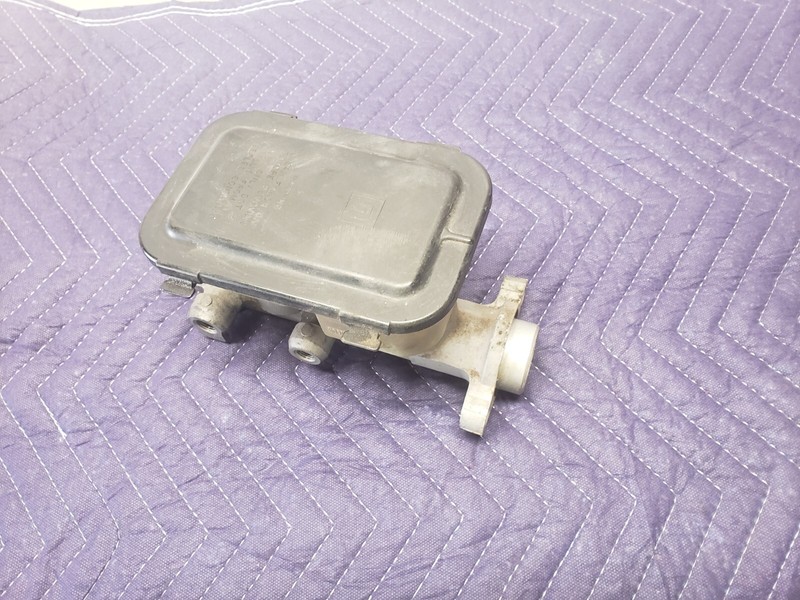 OEM Remanufacturing M3011 Reman Brake Master Cylinder With Reservoir 1996 jimmy