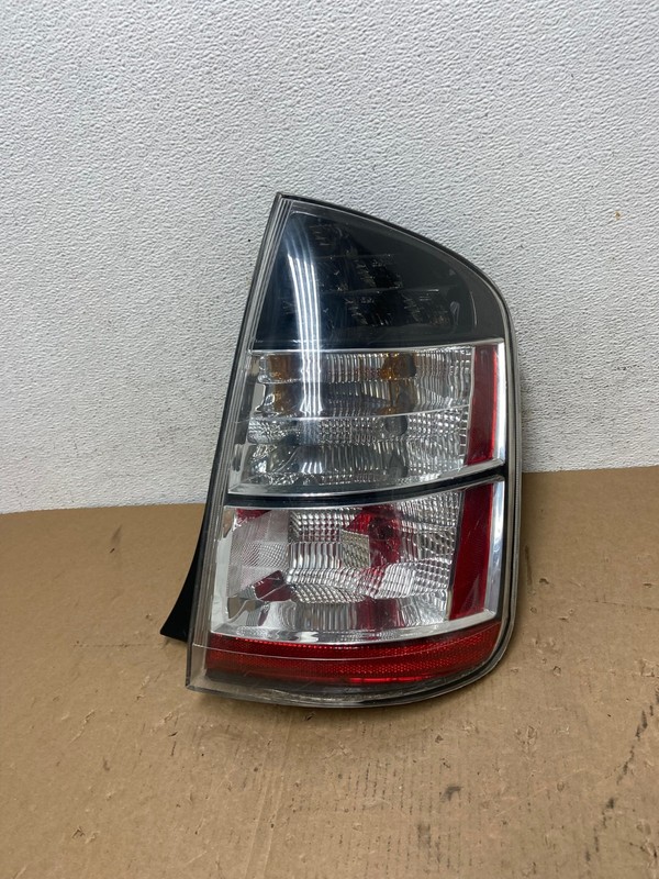 2004 - 2005 Toyota Prius Right Passenger Side Rh Tail Light AD7979 LK