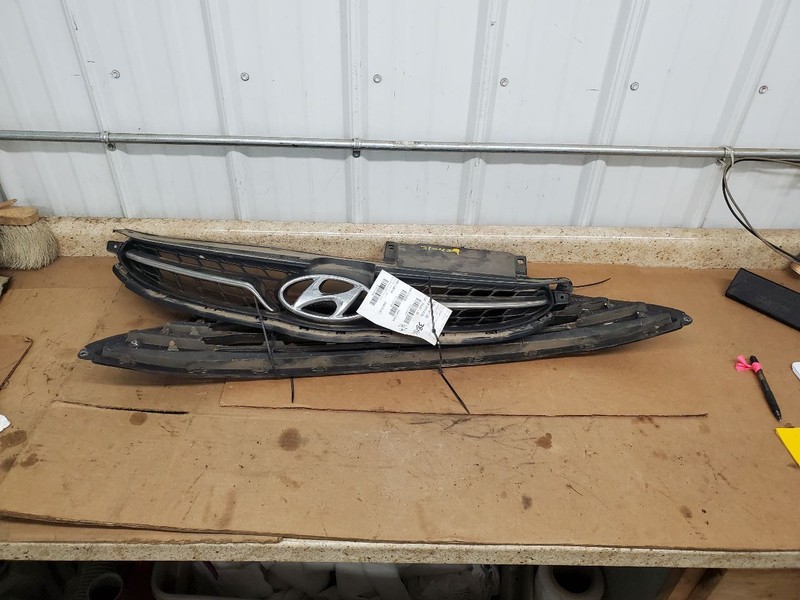 Grille Sedan Center Upper Chrome Applique Two Piece Fits 11-13 ELANTRA 289700