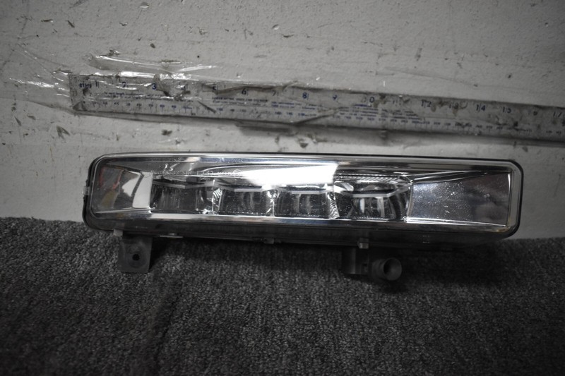 2016-2017 BMW 7 SERIES RIGHT SIDE FOG LIGHT FACTORY OEM