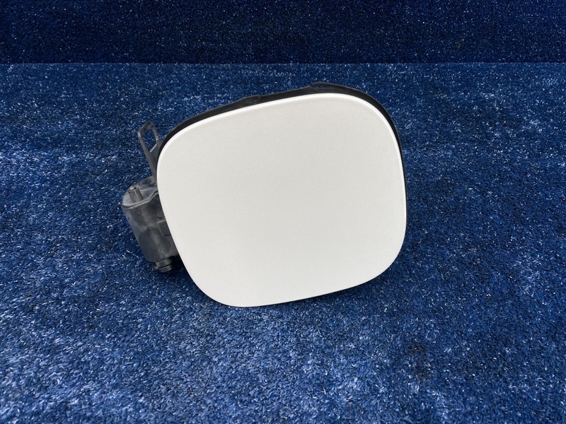 2017-2019 Cadillac XT5 Rear Fuel Filler Door Lid Gas Tank Cover White OEM