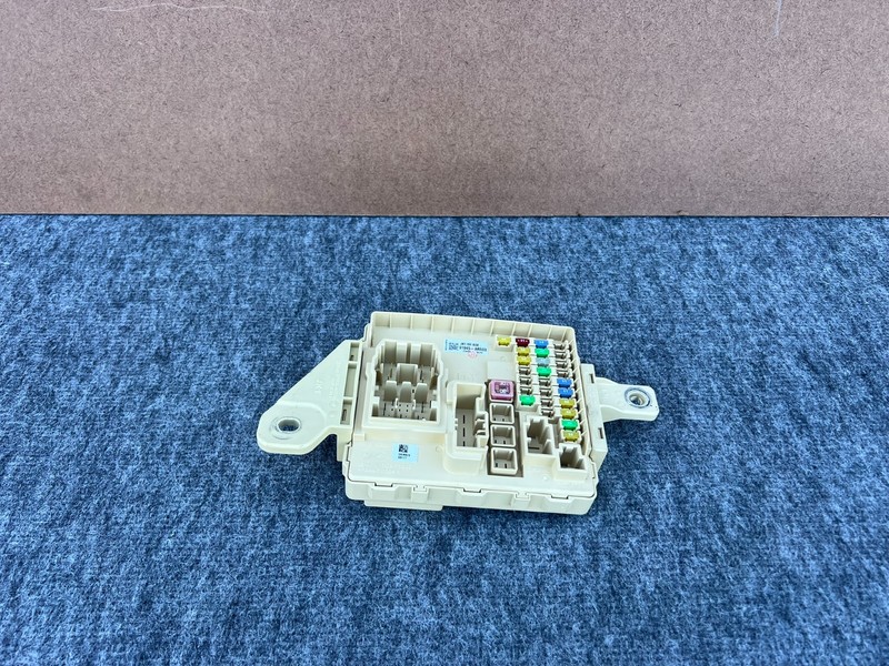 GENESIS GV70 2022-2026 OEM CABIN FUSE RELAY JUNCTION BLOCK BOX UNIT ASSEMBLY