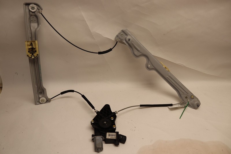 2017-2023 CADILLAC XT5 FRONT LEFT DRIVER SIDE WINDOW REGULATOR MOTOR OEM