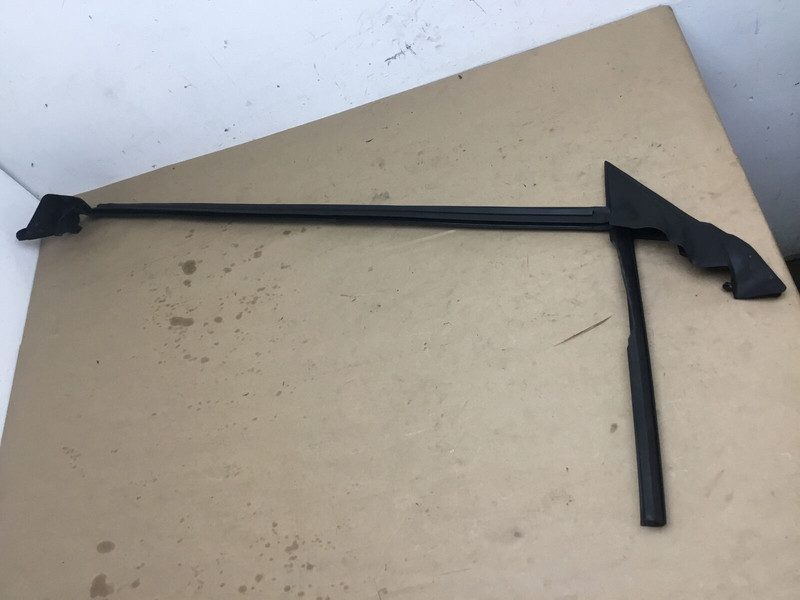 Mercedes SL550 R231 2013 Left Door Window Glass Weather Strip Belt Seal 13-19|:Y