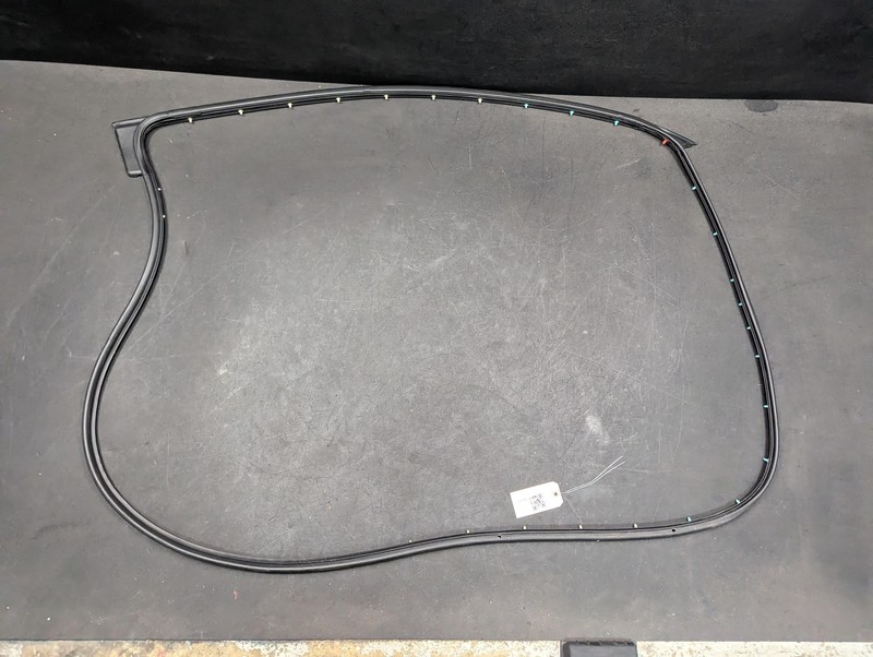 Front Left Door Weatherstrip 2017 Cadillac Escalade ESV 23277123 2015 2016- 2020