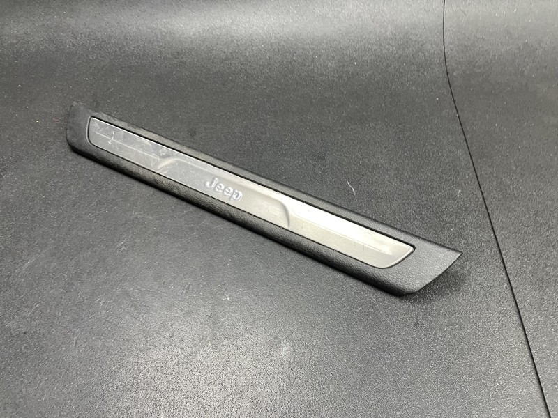 Front Left Door Sill Scuff Plate Insert 2018 Jeep Grand Cherokee 2011 2012 -2021