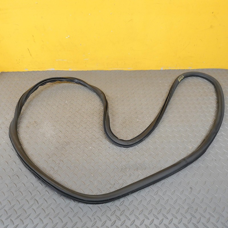 2018-2024 ALFA ROMEO STELVIO RH REAR DOOR ON BODY WEATHER STRIP SEAL 68592173AA
