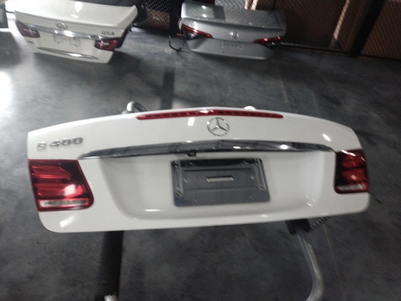 2017 Mercedes-Benz E-Class White Deck Lid OEM Good Condition 2DR CPE