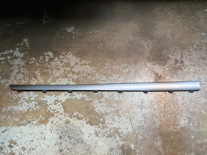 14-21 BMW i3 RIGHT PASSENGER SIDE SKIRT ROCKER PANEL COVER MOLDING TRIM Gray OEM