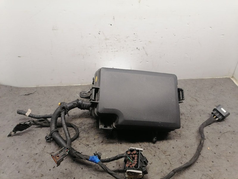 Fuse Junction Box Engine Compartment AWD Fits 18-21 KONA 1560249