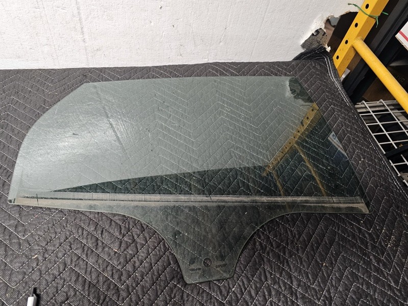 2014 Ford Focus Door Window Glass Rear Passenger Side Right OEM
