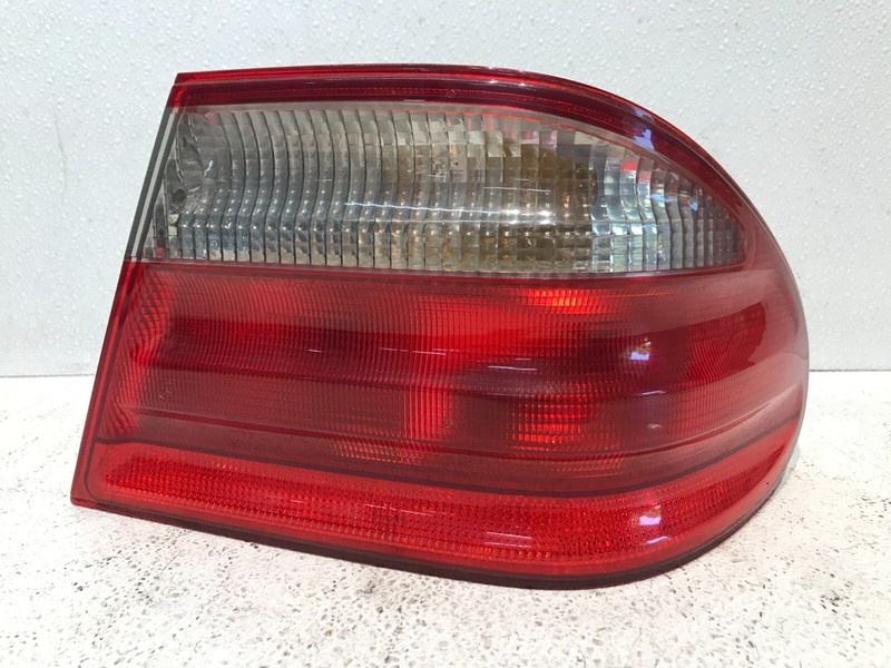 00-02 Mercedes-Benz E-CLASS E430 E320 Right RH Passenger Tail Light OEM