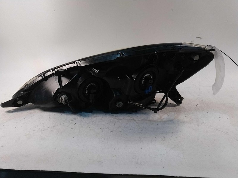 2009 Toyota Sienna Right Headlight Assembly Blue Halogen OEM Used 606390