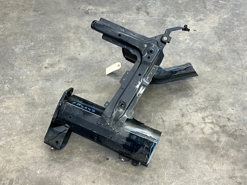 ⭐2011-2018 PORSCHE CAYENNE FRONT RIGHT A-PILLAR FENDER MOUNT BRACKET OEM LOT2542