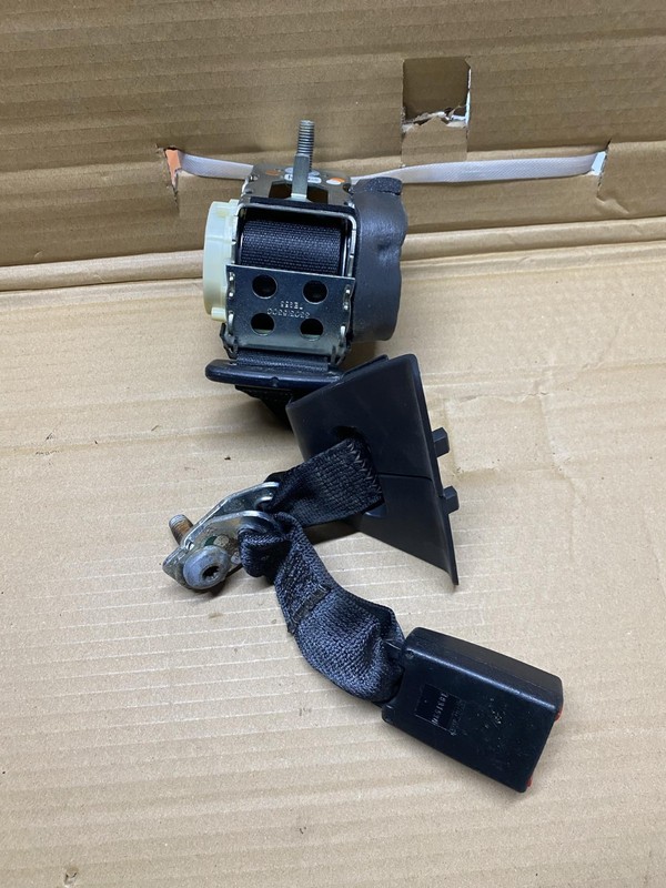Ford Fiesta Seat Belt Strap Retractor Center Middle Rear Back2014 2015 2016 20