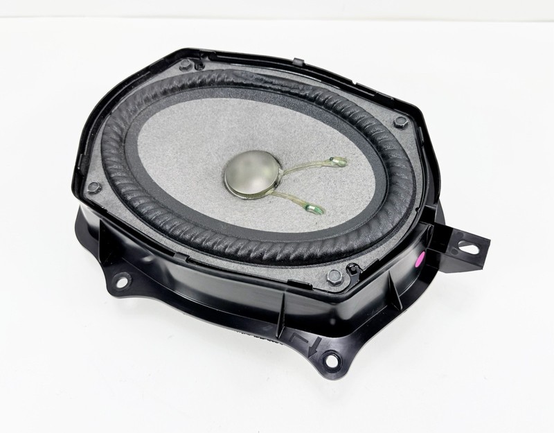 (1) One 2013-2016 Nissan Pathfinder Front Left Driver Side Door Bose Speaker OEM