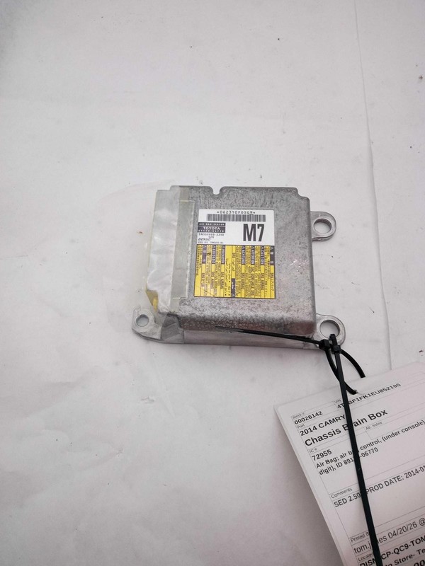 Used Air Bag Module fits: 2014 Toyota Camry Air Bag air bag control under consol