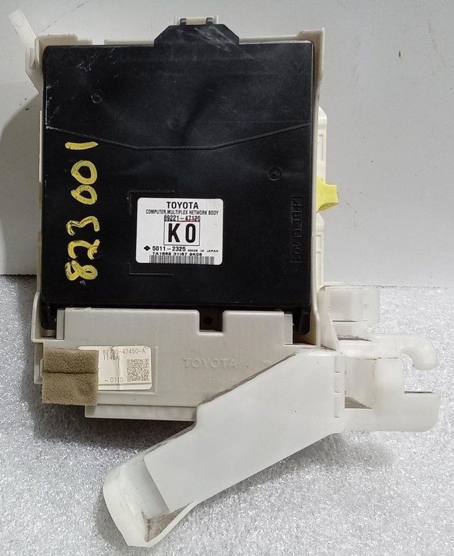 2010-2011 Prius Multiplex Body Control Module Fuse Box BCM 69752 89221-47120