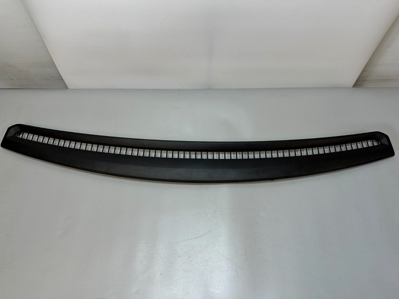 ✅ 2019-2020 RAM Defroster Grille Like New OEM 5YK12TX7AB Mopar