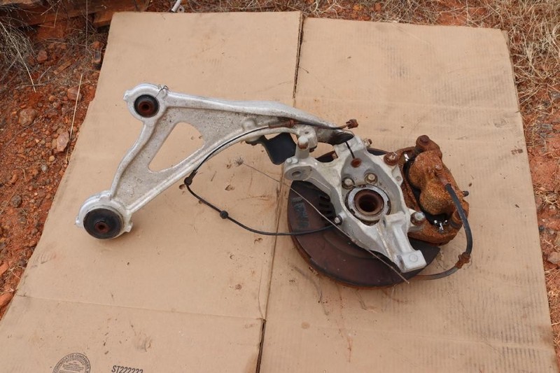14-15 INFINITI QX60 3.5L FRONT RIGHT PASSENGER SIDE KNEE KNUCKLE SPINDLE HUB OEM