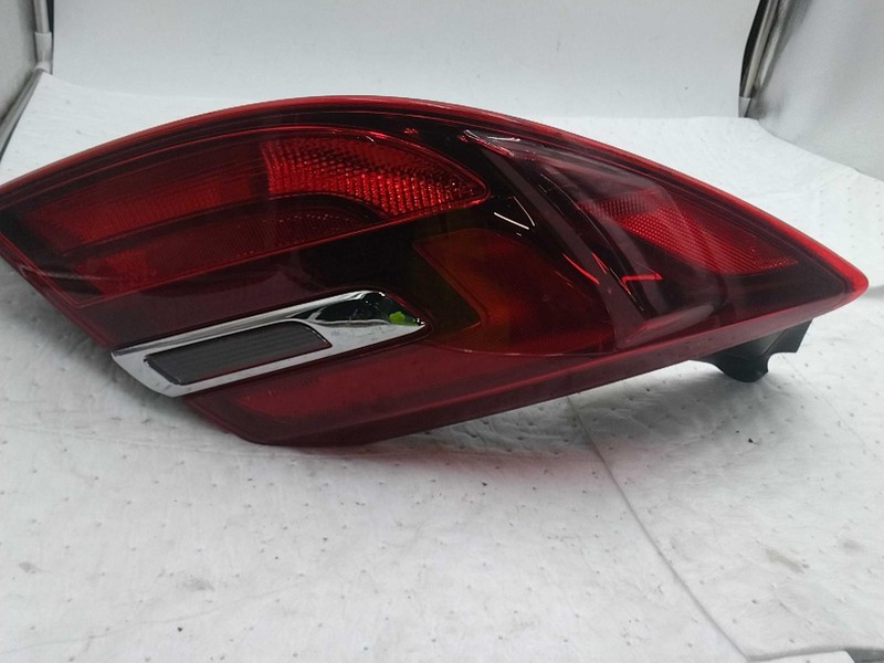 2015 Buick Regal Left Tail Light Assembly White OEM 710773 122K Miles