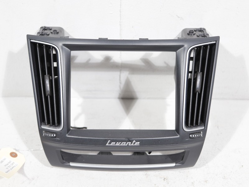 17-22 MASERATI LEVANTE DASHBOARD AIR VENT & DISPLAY SCREEN TRIM 670074922 OEM