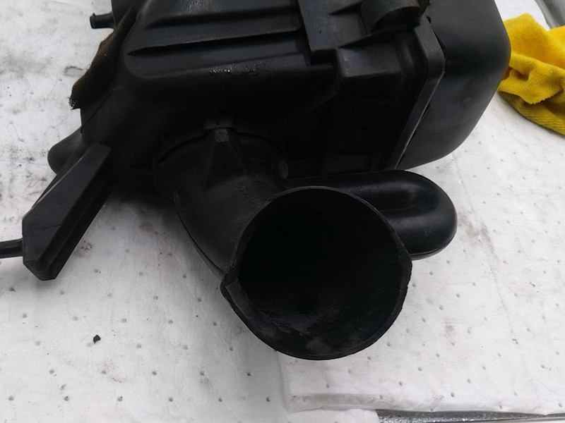 2005 Dodge Dakota Air Cleaner Assembly OEM 3.7L 4.7L Used 153K Miles