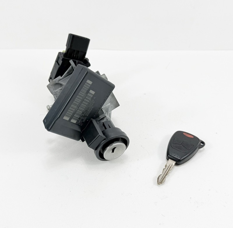 2008 08 Jeep LibertyIgnition Lock Cylinder w/ Key Immobilizer 05026071AP OEM