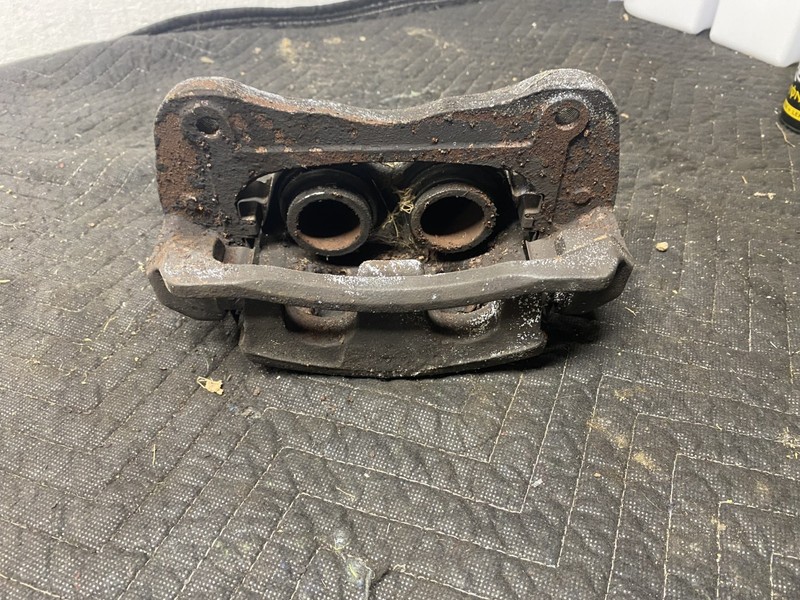 2004 - 2009 KIA AMANTI Front Right Brake Caliper OEM