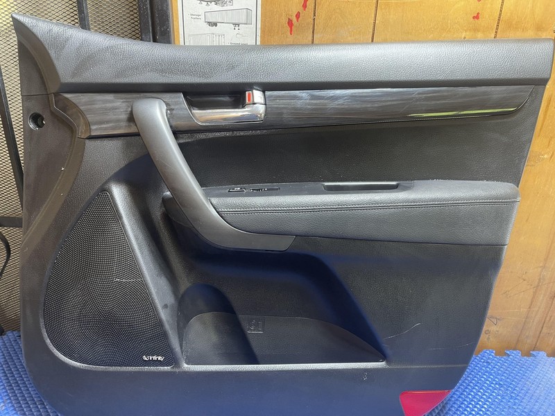 2011 Kia Sorento Front Passenger Right Door Panel Luxury Oem Tested