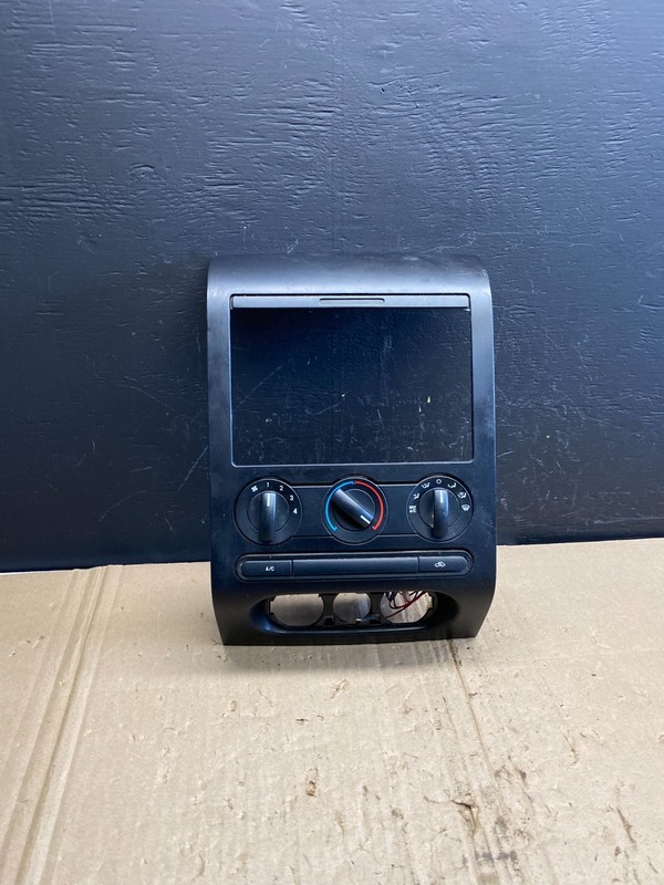 2004 to 2008 Ford F150 Radio Climate Dash Bezel Surround Black ac6351 DG