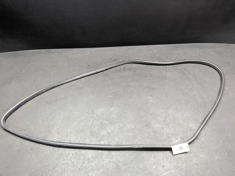 Front Right Door Body Weatherstrip 2017 Nissan Pathfinder 76921-3KA1A 2016- 2019
