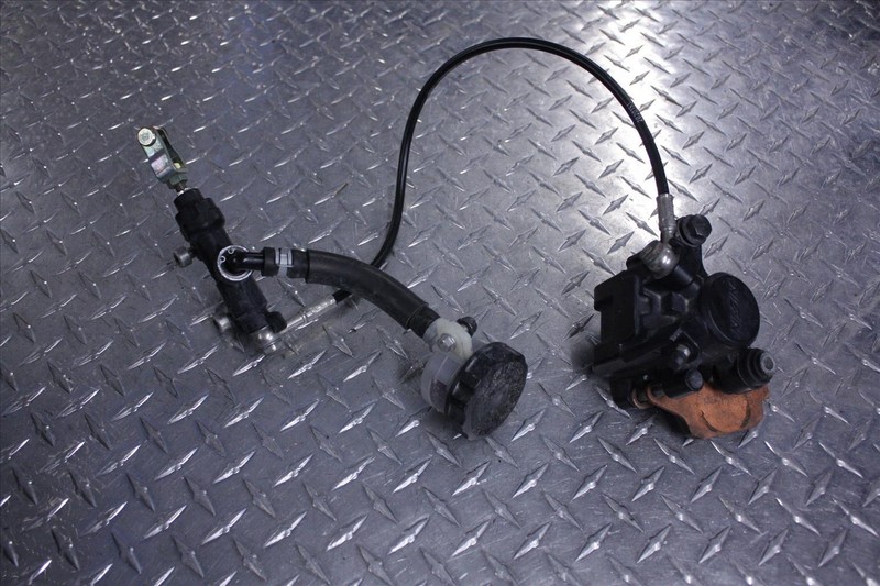 05 TRIUMPH DAYTONA 650 REAR BRAKE CALIPER MASTER CYLINDER RESERVOIR TANK 65