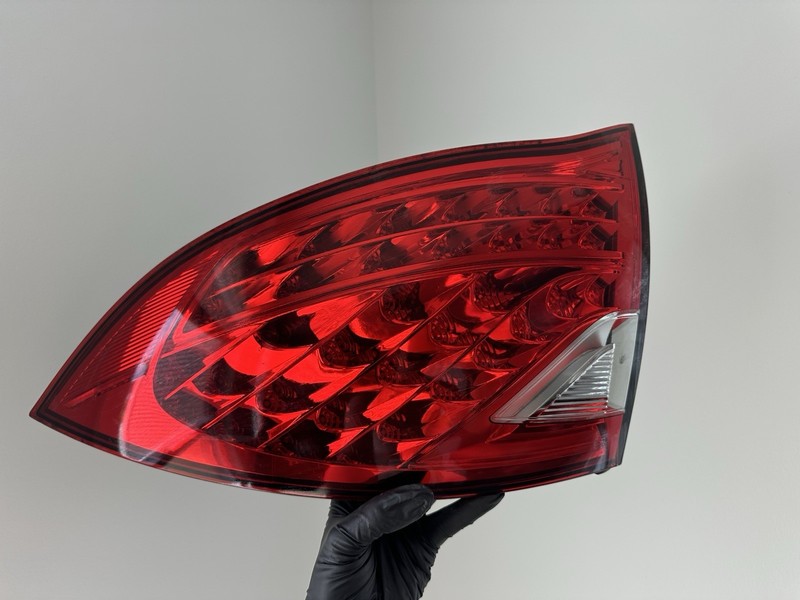 2011-2014 Porsche Cayenne Rear Right PASSENGER Tail Light TAILLIGH 7P5 945 096 R