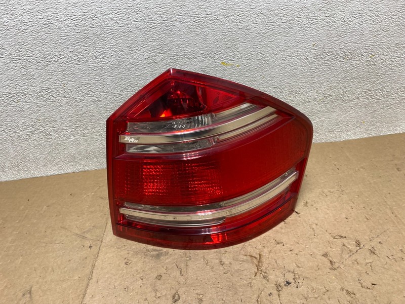 2007 to 2009 Mercedes GL-Class GL450 Right Passenger Tail Light OEM X2301 DW