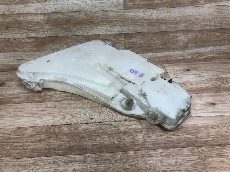 BMW OEM 740 750 760 528 535 550 M5 FRONT WINDSHIELD WASHER FLUID RESRVOIR TANK 3